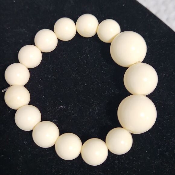 Handmade cream/ off-white beaded vintage style 2 bracelets - Picture 4 of 5